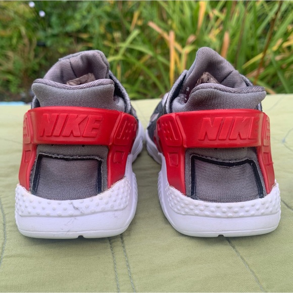 ⭐️EUC⭐️Nike Huarache Run TD 'Dark Smoke Grey University Red •Toddler Size 10 - Picture 8 of 9